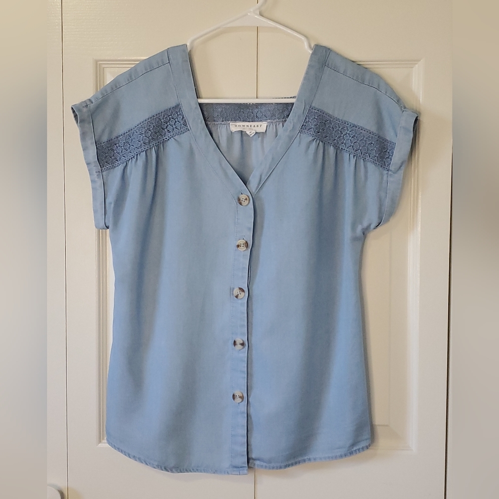 Downeast button up light denim short sleeve shirt womens size Medium